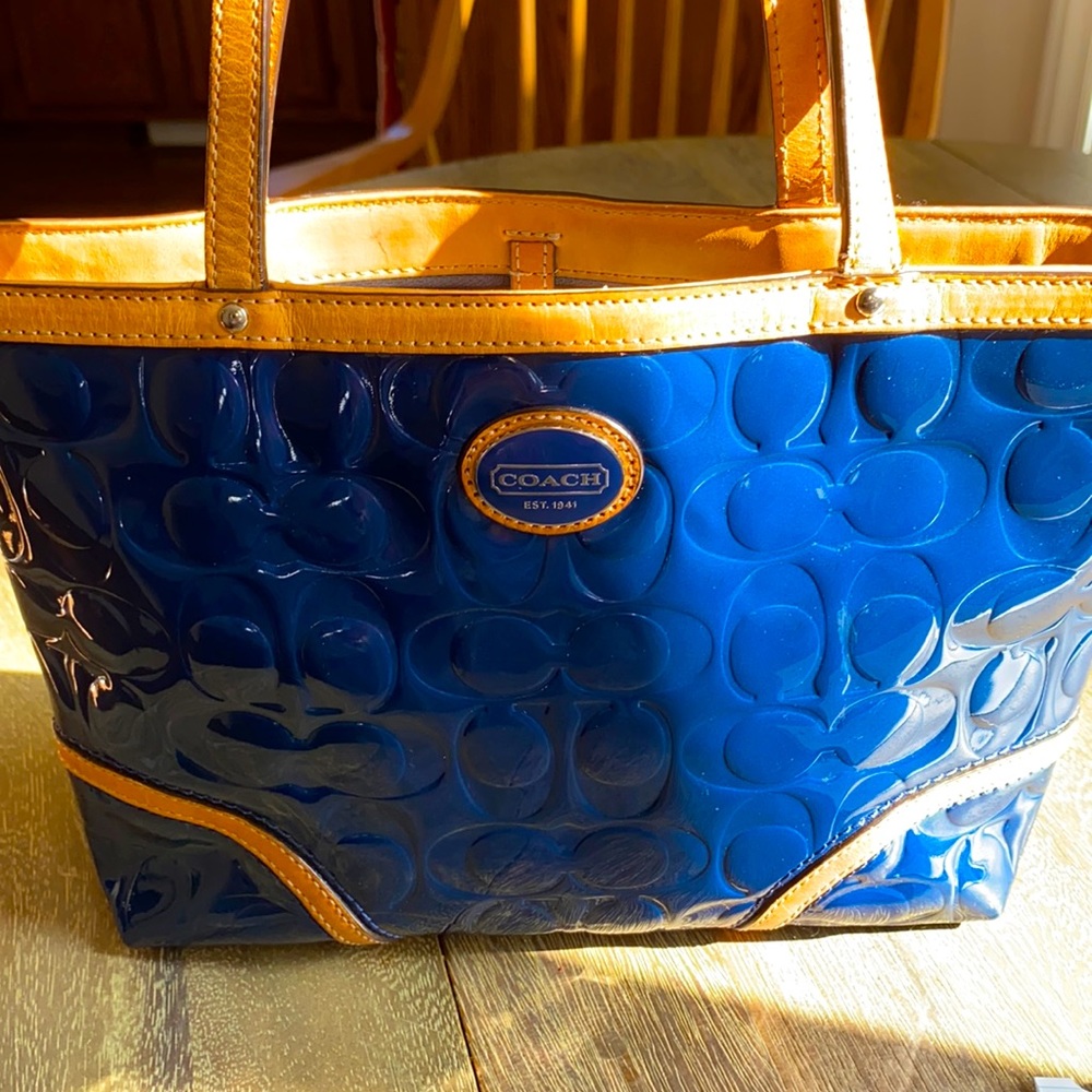 Mini coach had bag.